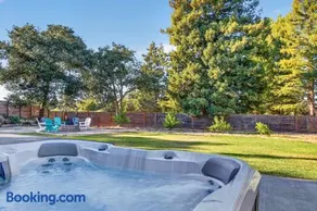 The Gravenstein - Sebastopol orchard retreat with hot tub fire pit & game room - Image 1