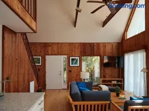 Charming Amagansett Retreat Near Ocean Beaches - Image 3