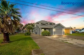 4 Br Home On The Water Private Pool Dog Friendly - Image 1