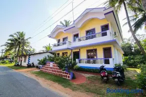 Lobo's Guesthouse - Image 1