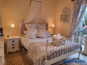 Yiannas Studio - Image 4