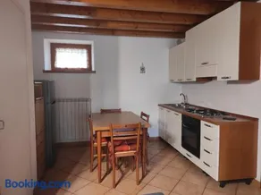 Grazioso appartamento con giardino e posto auto - Image 4