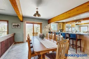 Lake- & mountain-view lodge with hot tub rooftop deck & pool table sleeps 10 - Image 4