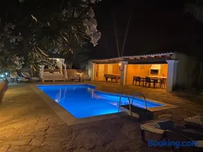Merveilleuse villa entièrement équipée avec piscine privée, terrasse et internet haut débit | Vue mer | Parfaite pour le travail à distance - Image 4