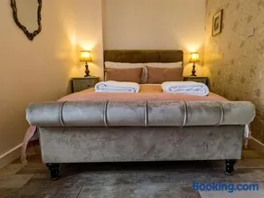 Beautiful Listed Flat with Private Garden, Birnam - Image 4