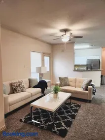 Townhouse near AT&T stadium, Six Flags & Epic Waterpark - Image 3