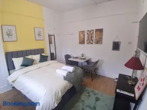An essential studio flat located in the town centre riverside - Image 3