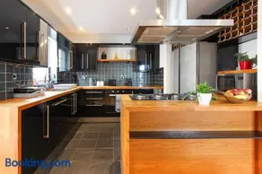 Elegant 2bd Flat in Brighton Marina - Free Parking - Image 3