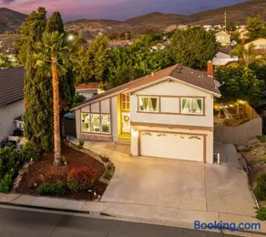 Entire Private Home with 4 Bedrooms 2 Bathrooms Garage, Pool, King Bed, Gated Yard in Rancho Penasquitos, Available Now - Image 4