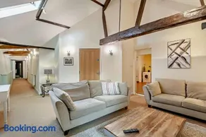 2 Bed Barn conversion - Image 1