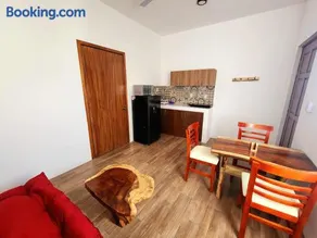 Cozy apartment 4 blocks from the beach - Image 4
