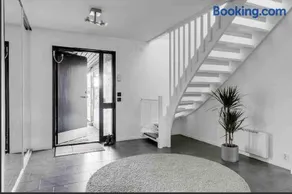 Bright house close to the beach, city center and free parking - Image 2