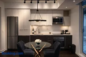 ARIA Signature Studio Suites - Downtown Entertainment District Toronto - Image 3