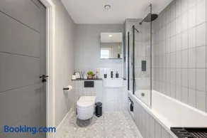 2 Bedroom Flat Sleeps up to 6 with Balcony by Elevate Living Estates Short Lets - Image 5