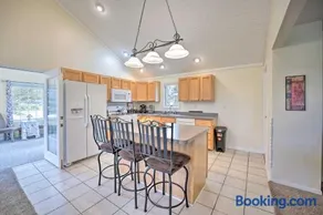 Beautiful Irish Hills Farmhouse w/ Fire Pit! - Image 4