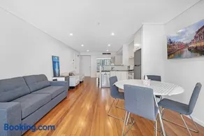 Sydney CBD Studio I City Views I Sleeps 4 People - Image 1