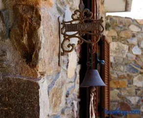 "PefkoPetro" Traditional House - Image 2