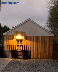 Cosy Studio Cabin set in nature with stove - Image 2
