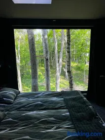 Vättervy Glamping- Ravinstuga - Image 2