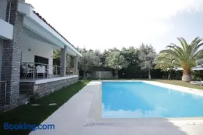 Secluded 3BR Modern Villa w Private Pool and Views - Image 2