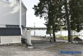 Sekelskiftesvilla med sjötomt, brygga & roddbåt - Image 4