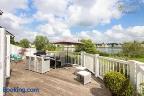 Windrush Lake 20, Summit Lodge P - Image 3