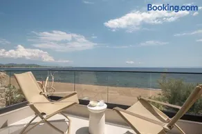 Strovilla Gaia Luxury Private Beachfront Villas - Image 3