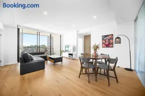 Castle Hill Modern 2BR Apartment - Image 3