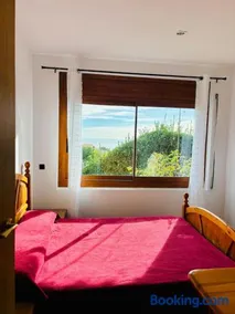 House with ocean and mountain views - Image 4