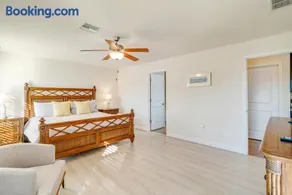 4bd Playhouse in Cape Coral with Heated Pool, 6 bikes, and 2 Kaya - Image 3