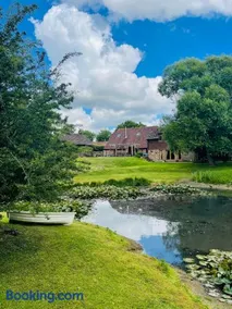 The Barn cottage with hot tub overlooking the lake - Image 5
