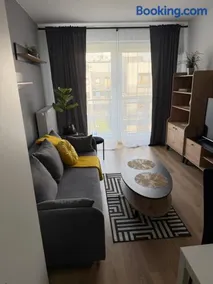 Apartament Grey 2 pokojowy z balkonem w Warszawie z parkingiem podziemnym - Image 1