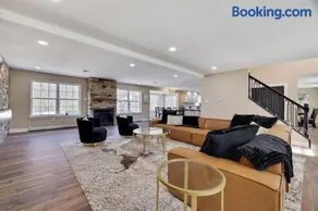Luxe Lrg Pocono House for 18 Hot Tub/Gameroom/Pool - Image 3