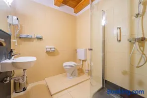 Grand Slam Panzió - free parking - Image 3