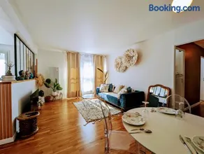 Chic and comfortable aparts with parking - Image 2