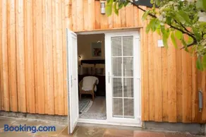 Pear Tree Cottage - Image 2