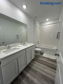 750 per month room for rent - Image 1