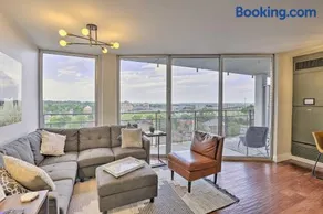 7th-Floor Omaha Condo w/ Balcony & Park Views - Image 5