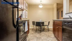 Landing Modern Apartment with Amazing Amenities (ID9647X69) - Image 4