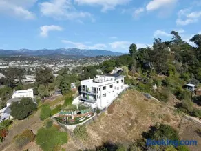 Modern Hilltop Villa Perfect for Large Groups - Image 1