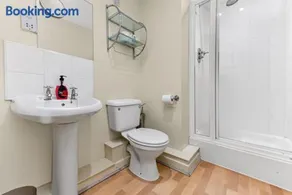 2 Bed Penthouse Suite in central MK - Image 4