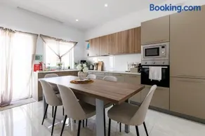 Bayleaf Coastal Apartment - Image 2
