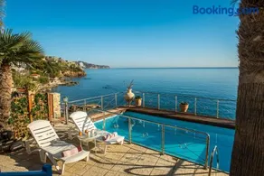 Exclusive Seaside Retreat with Shared Pool & Private Beach Access - Image 3