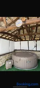 Baba Tonka Hillview House - Image 2