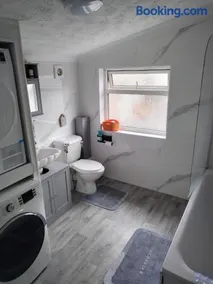 Murston Double Room - Image 5