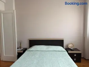 Universitate Apartment - Image 2