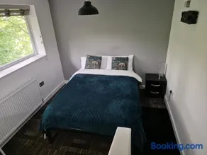 The Hyde House - En Suite Rooms - Image 2