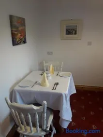 Cedar Lodge Self Catering Accommodation H91 CF9D - Image 4