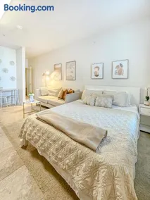 Studio Luxury Marina del Rey with parking gym pool - Image 2