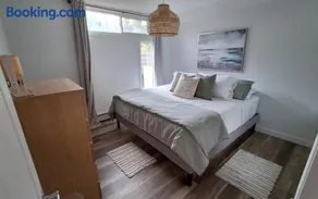 Modern 1br Apt, Up to 4 people, Steps to 17th Ave, Downtown & Stampede - Image 2
